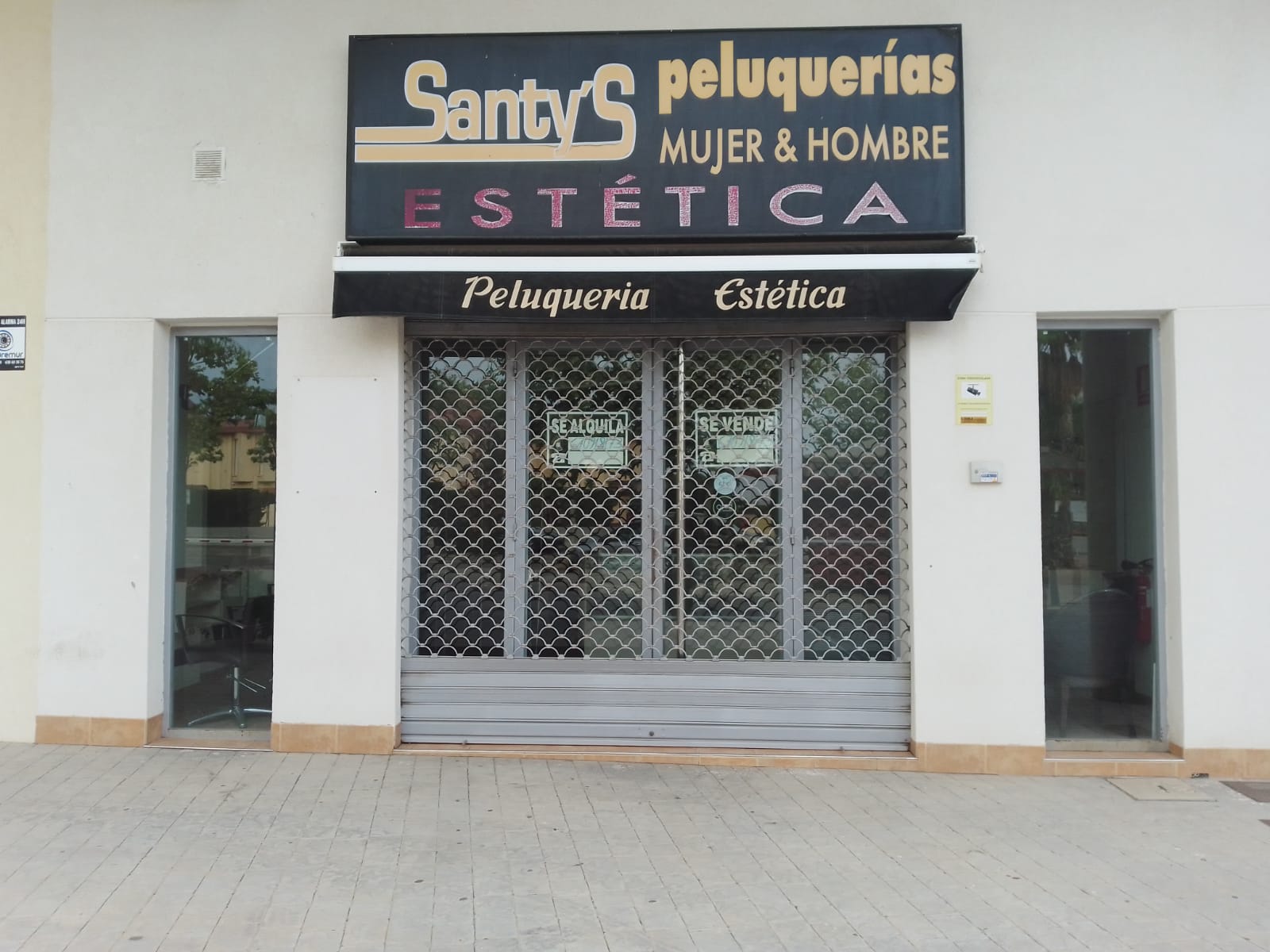 Referencia 23-102. OCASIÓN. Bajo comercial, plenamente equipado para centro de peluquería y estética en Cartagena, zona de «La Vaguada», junto a próxima construcción de residencial de lujo como el ubicado en La Zenia.